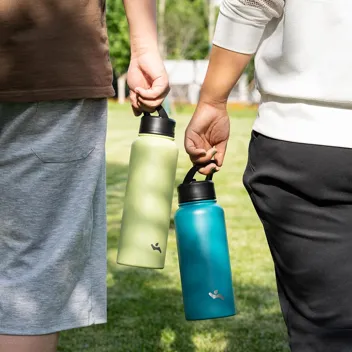 22oz Insulated Water Bottle with Straw