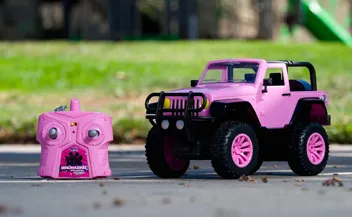 Jada Toys Girlmazing Jeep Wrangler Radio Control Vehicle (Pink)