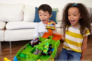 Hot Wheels Trucks Wreckin' Raceway with 2 Toy Trucks