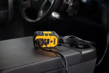 1000W Car Power Inverter w/ Triple USB Ports (DXAEPI1000)