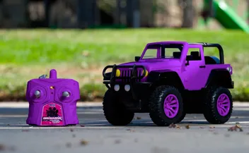 Jada Toys Girlmazing Jeep Wrangler Radio Control Vehicle (Purple)