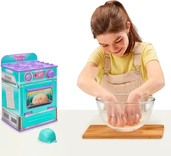 COOKEEZ MAKERY Cinnamon Treatz Oven. Mix & Make a Plush Best Friend!