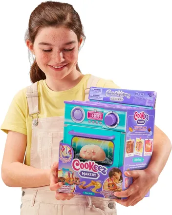 COOKEEZ MAKERY Cinnamon Treatz Oven. Mix & Make a Plush Best Friend!